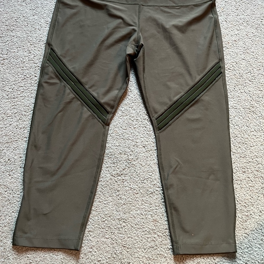 Green capri workout pants